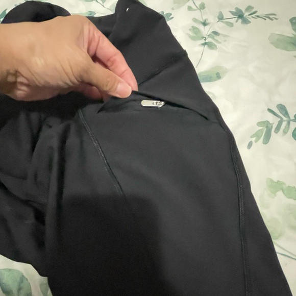 Old Navy High Rise Cropped Leggings. Excellent used condition - Picture 1 of 6